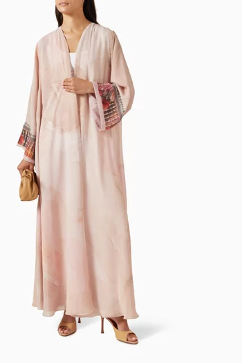 عباية مزينة بنقشة