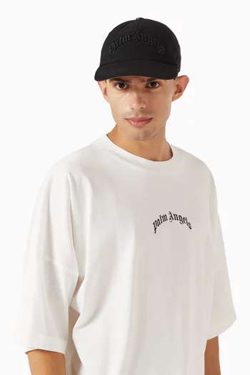 كاب بيسبول مطرز بشعار الماركة قنب