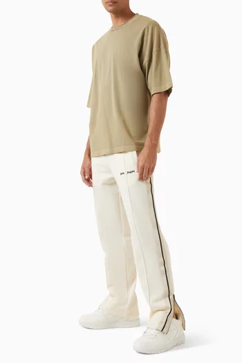 تي شيرت بشعار الماركة المقوس قطن