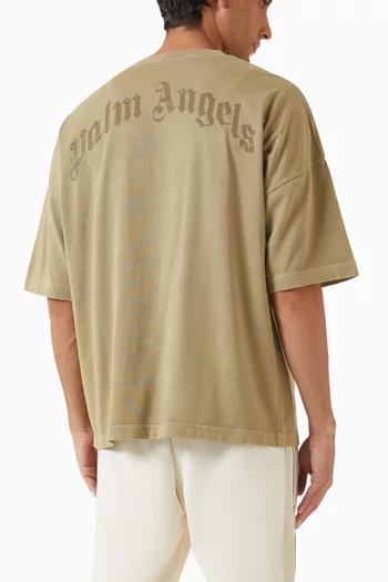 تي شيرت بشعار الماركة المقوس قطن