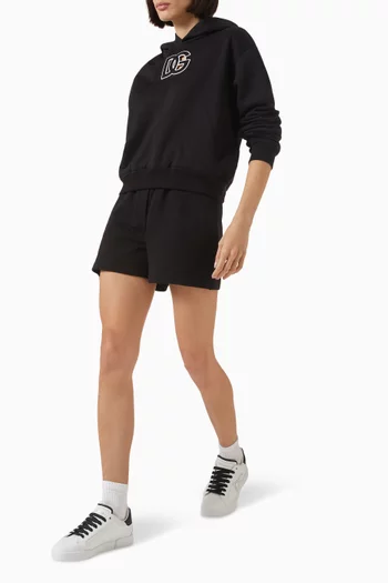 شورت مطرز بشعار الماركة