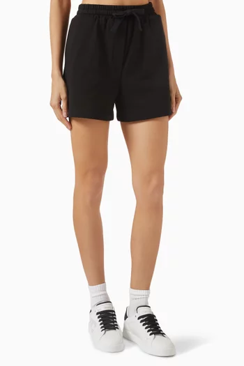 شورت مطرز بشعار الماركة