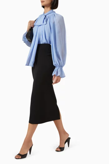 بلوزة برباط وكشكش