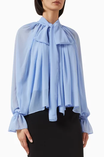 بلوزة برباط وكشكش