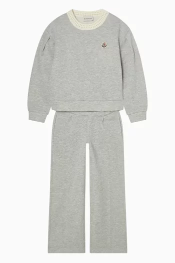 طقم متناسق برقعة شعار الماركة