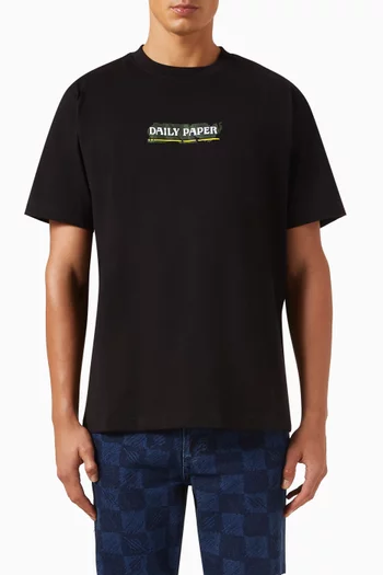 تي شيرت بطبعة ملصق قطن