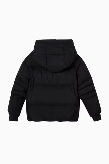 جاكيت برامينت برقعة بشعار الماركة وسحّاب