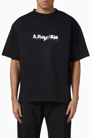 تي شيرت بشعار الماركة قطن