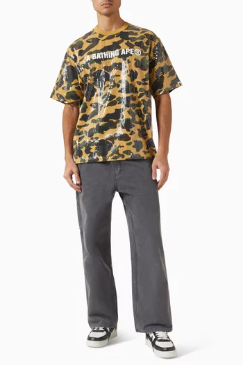 تي شيرت فرست بشعار الماركة ونقشة مموهة ومطرز بالترتر قطن