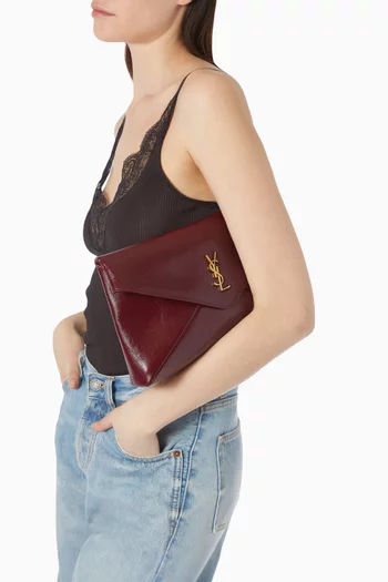 حقيبة كاساندر كبيرة بتصميم ظرف جلد لامع