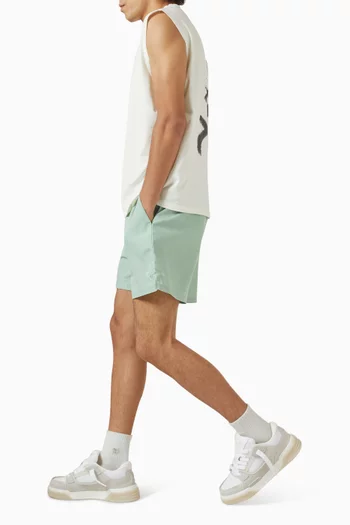 شورت سباحة بأحرف الماركة