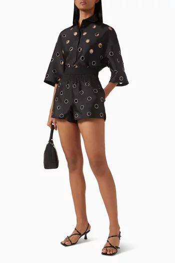 شورت مارس مطرز بأحجار الراين