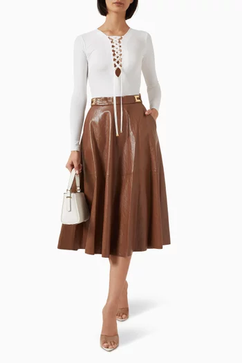 تنورة متوسطة الطول بقصة واسعة جلد صناعي