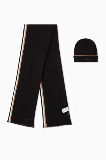 طقم وشاح مخطط وقبعة بيني