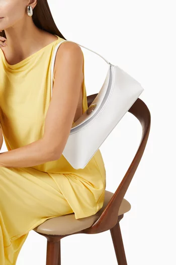 The Ovalo Shoulder Bag in Leather