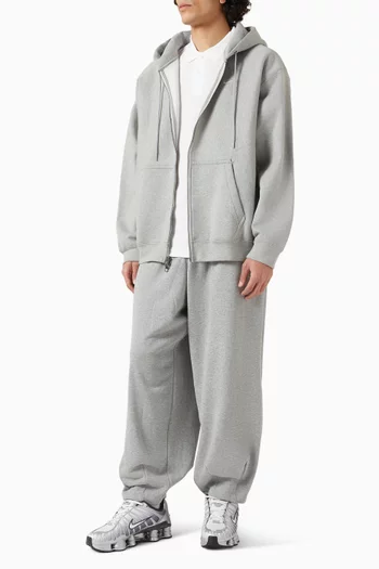 كنزة بغطاء رأس وشعار الماركة صوف قطني