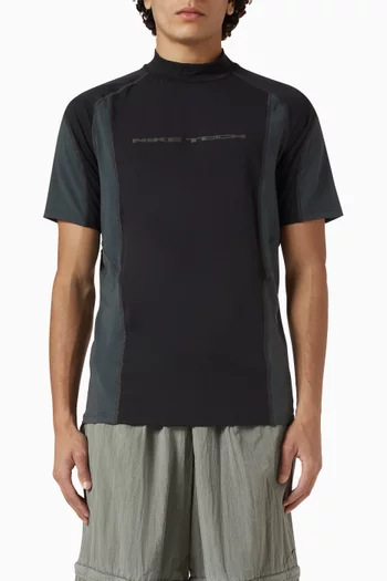 تي شيرت بأكمام قصيرة معالج بتقنية Dri-FIT
