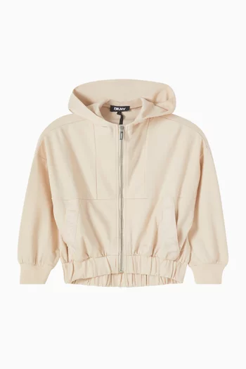 كنزة بغطاء رأس وسحّاب بشعار الماركة