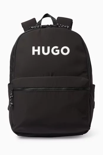 حقيبة ظهر بشعار الماركة