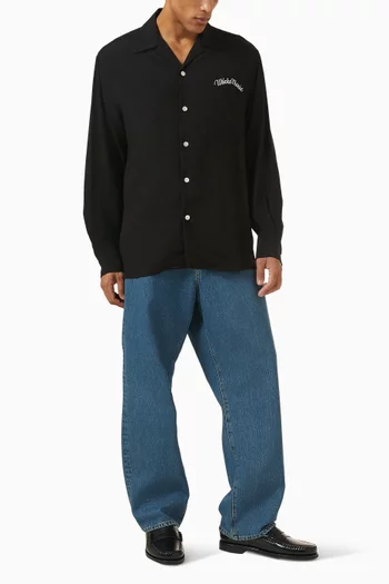 قميص مستوحى من الخمسينيات مزين بتطريز تينسيل