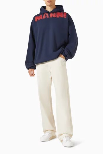 كنزة بغطاء رأس وطبعة شعار الماركة بتصميم مونوليث قطن منسوج