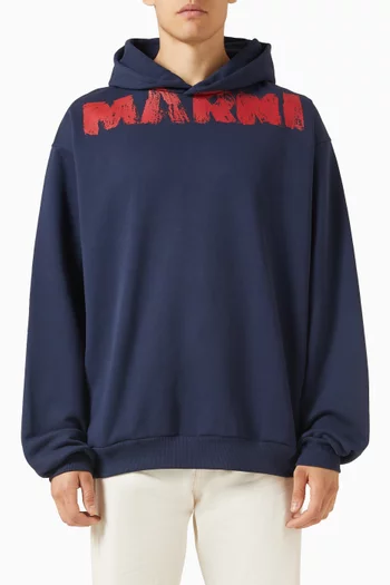 كنزة بغطاء رأس وطبعة شعار الماركة بتصميم مونوليث قطن منسوج