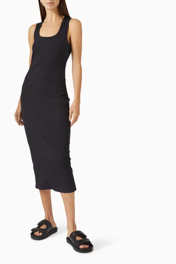 فستان بوز متوسط الطول بفتحة رقبة عميقة نسيج مضلع