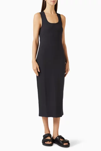 فستان بوز متوسط الطول بفتحة رقبة عميقة نسيج مضلع