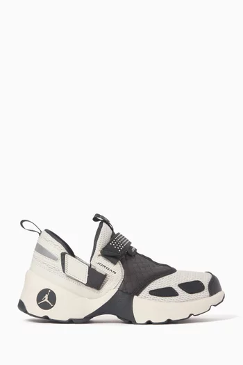 Trunner LX Sneakers in Mesh & Canvas