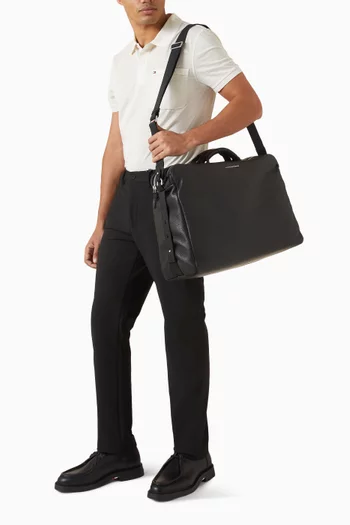 حقيبة دفل بشعار الماركة جلد