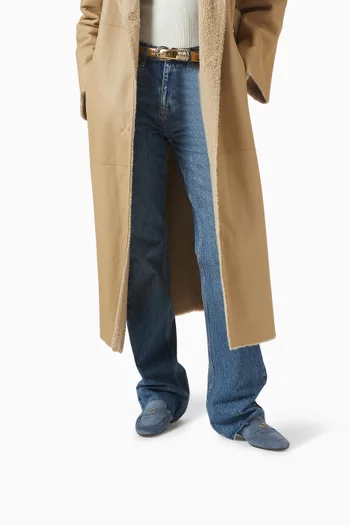 حذاء سهل الارتداء بشريط بيني بشعار حرف C شمواه