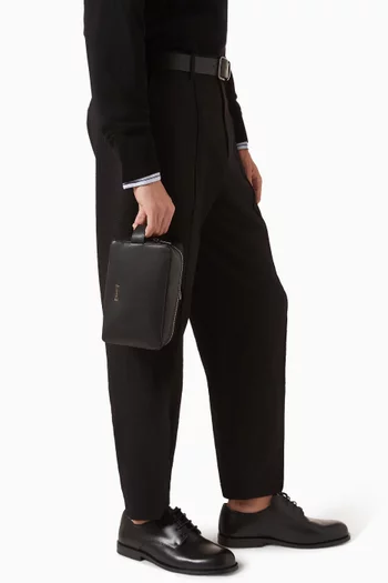 Plaque Washbag in Leather