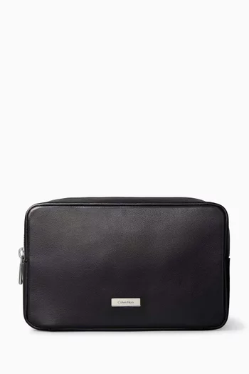 Plaque Washbag in Leather