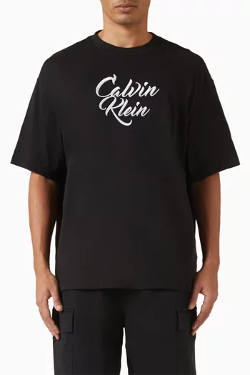 تي شيرت بطبعة شعار الماركة بخط اليد قطن جيرسيه