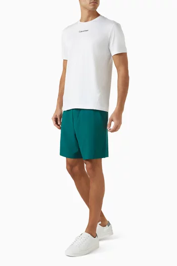 تي شيرت بشعار الماركة