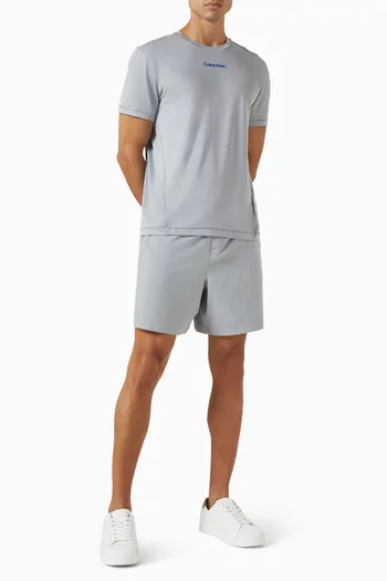 تي شيرت بشعار الماركة