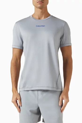 تي شيرت بشعار الماركة