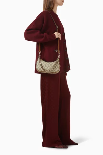 حقيبة كتف صغيرة بشعار حرفي GG قماش مغلف بنقشة شعار GG 