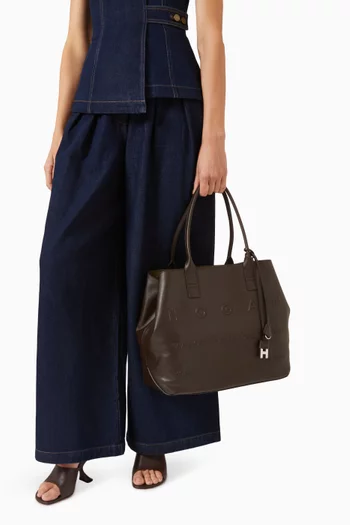 حقيبة يد متوسطة بشعار الماركة جلد