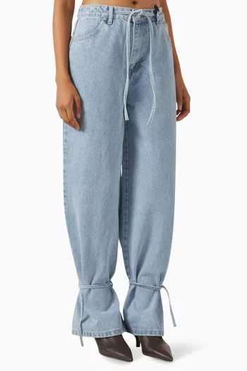 بنطال جينز فاي بقصة واسعة ورباط تضييق دينم