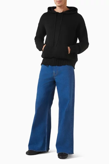 كنزة بغطاء رأس مطرزة بشعار الماركة وأجزاء منسلة قطن