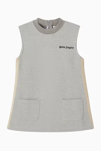 فستان رياضي مزين بخطوط