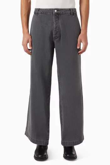 بنطال جينز نيمير بقصة فضفاضة ولون باهت