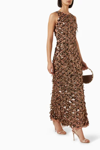 فستان سهرة مطرز بشرّابات قماش شبكي