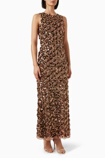 فستان سهرة مطرز بشرّابات قماش شبكي