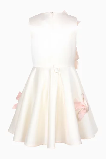 فستان بتصميم فراشة