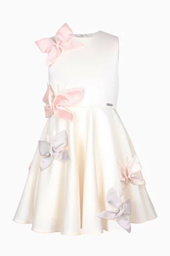 فستان بتصميم فراشة