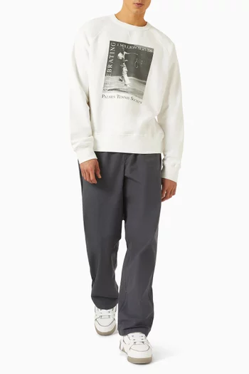 سويت شيرت سيليبريشن بطبعة شعار الماركة قطن