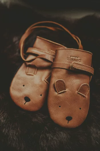 قفازات كابي كلاسيكية بتصميم دب جلد