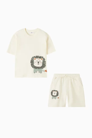 طقم تي شيرت وشورت بطبعة أسد 